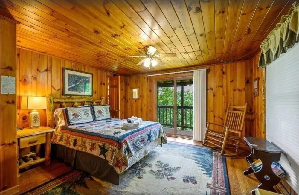 Little Greenbriar Lodge 13 Bedroom Cabin by RedAwning