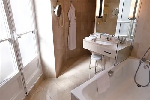 B4 Grand Hotel Lyon