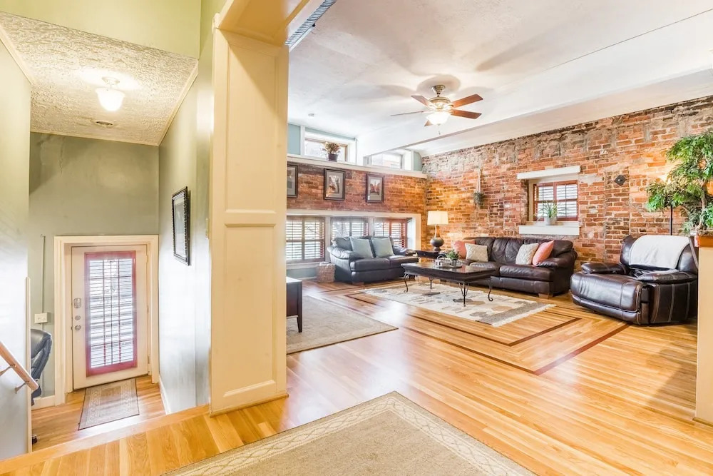 Trio Loft Of D-town G-ville True-gem Luxury