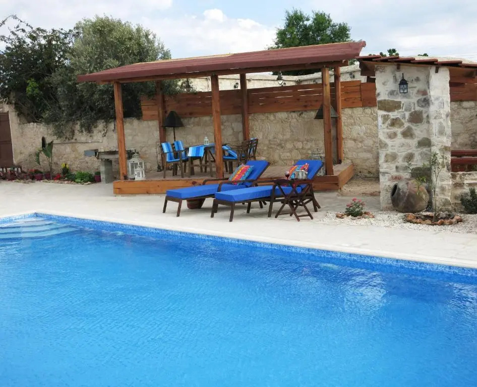 Simona Stone House
