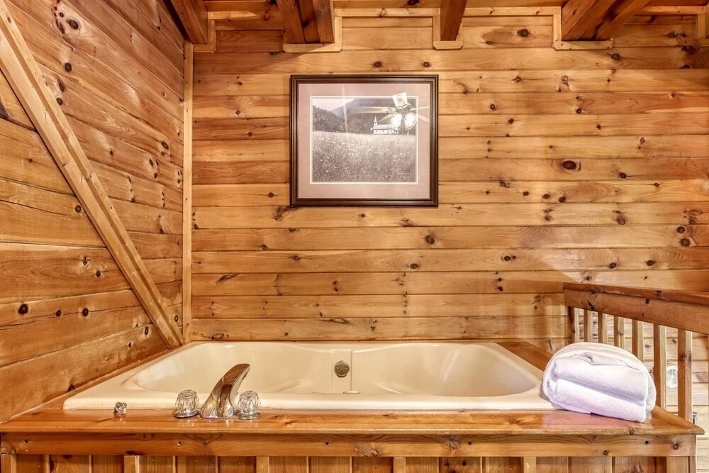 ER5 - Log Heaven - Great location! Close to all the action! cabin