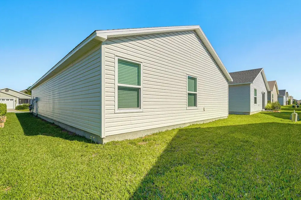 Golf, Shop and Unwind Lovely Home in The Villages!