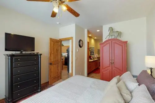 Whispering Pines 924
