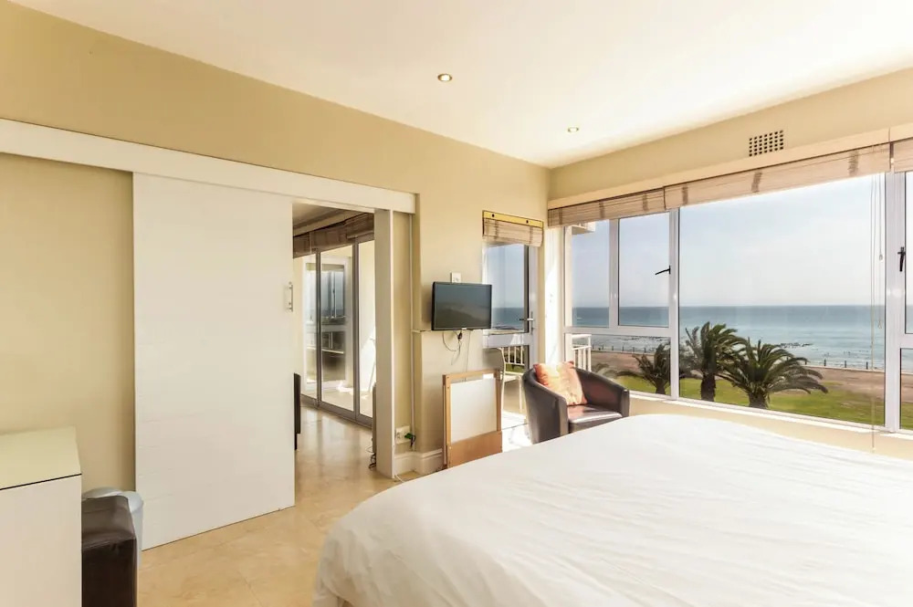 Third Floor sea Facing 2 Bedroom Apartment With Balcony
