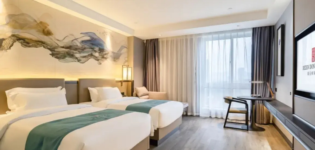 Rezen Dong Hotel (Huzhou City Center High-speed Railway Station Store)