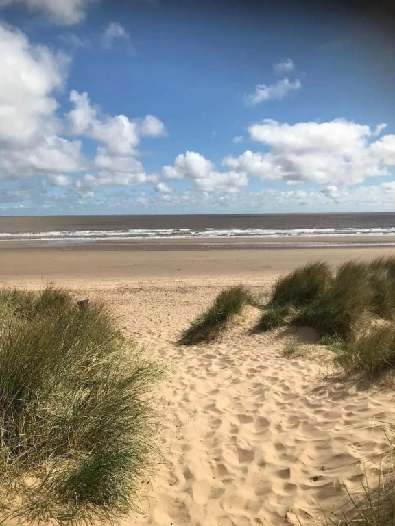 Caravan Sleeps 8 With Parking and Patio
