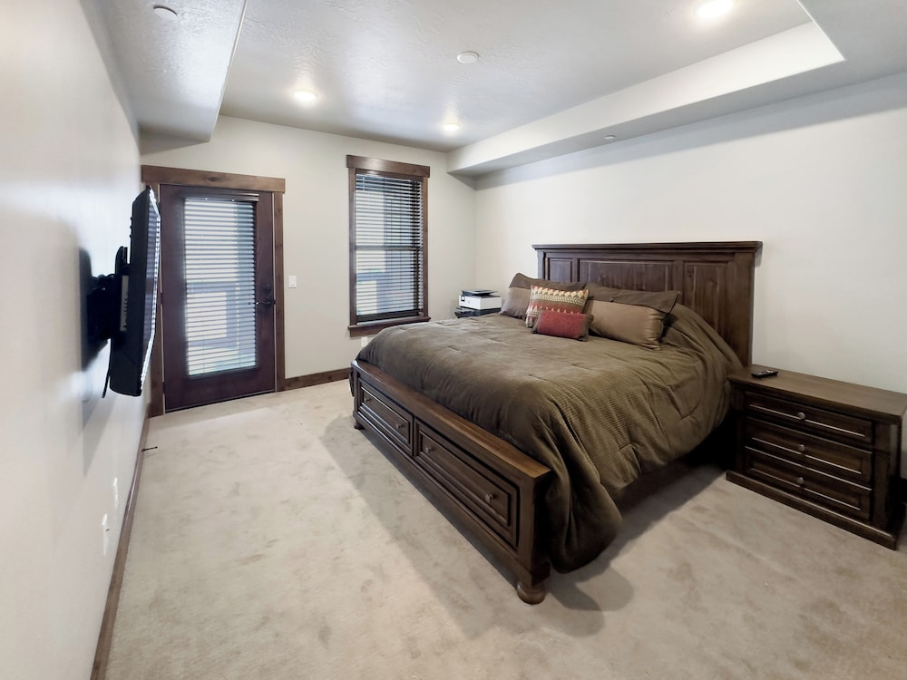Ideal Condo 2 Minute Drive to Deer Valley's Lift