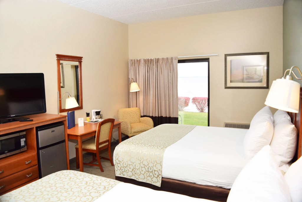 Beachfront Hotel Houghton Lake