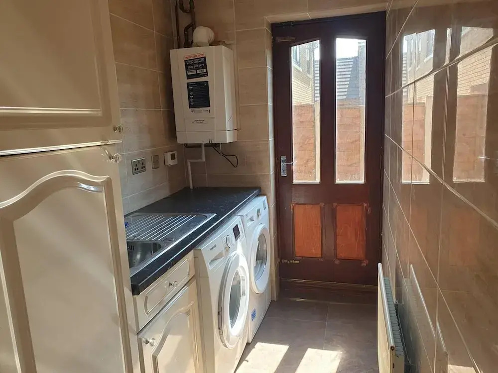 Lovely 4-bed , 3 Bath Villa in Bolton, Manchester