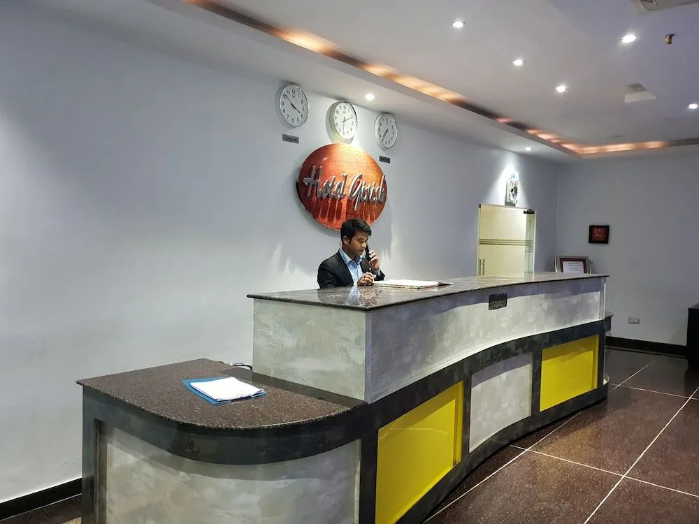 OYO 28336 Hotel Girish