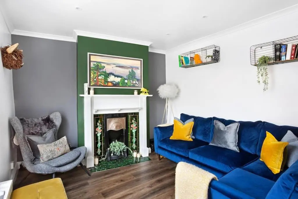 Stunning 4Bed Townhouse by HIC & Trendy Kings Quarter!