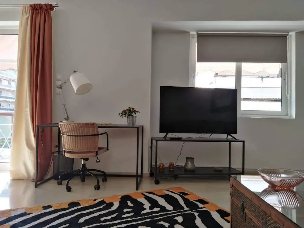 Peaceful Apartment by Flisvos Marina