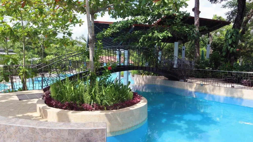 Fernvale Leisure Club and Resort