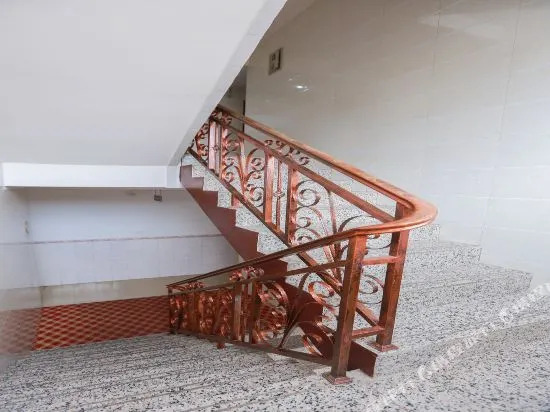 Shuanghong Hotel
