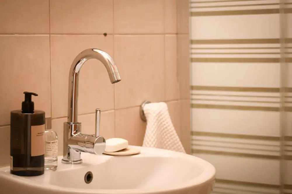 MAMAD - Pet-friendly 2BR Apt & Kitchen