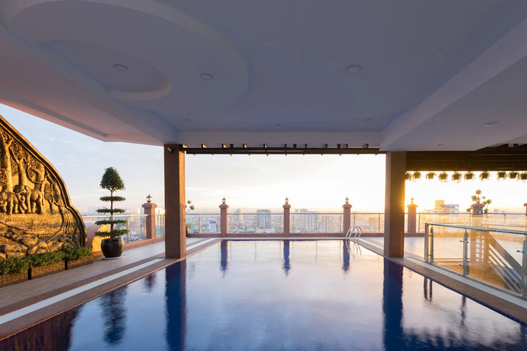 Queen Mansion Hotel & Stays