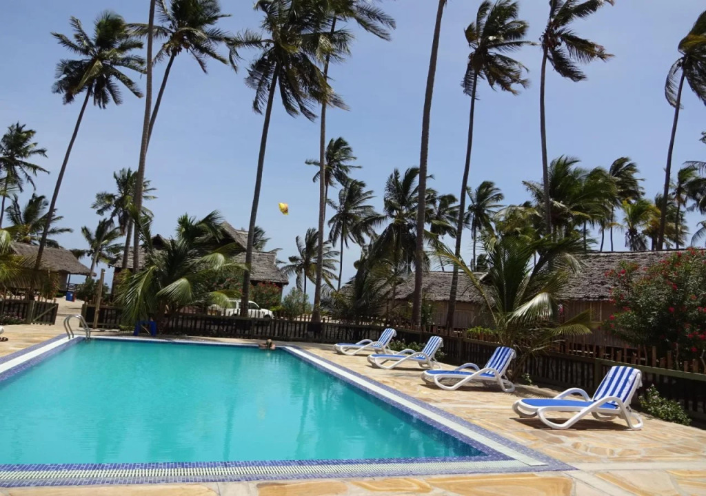 Barrys Beach Resort Pangani