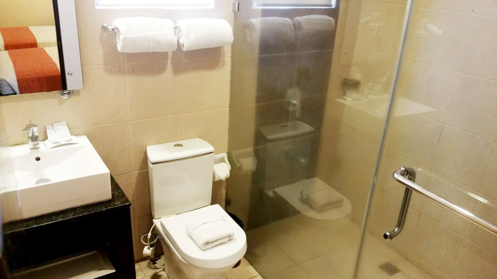 RedDoorz Plus at Hotel Esse