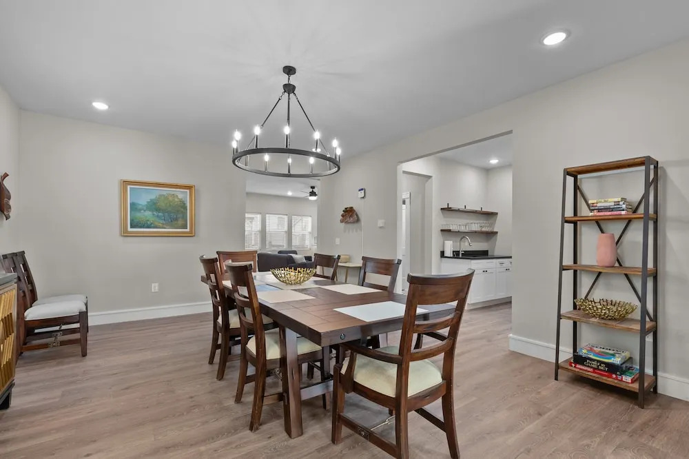 Bright Urban Comfort | JZ Vacation Rentals