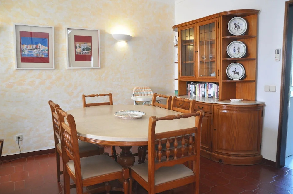 Stylish and well-equipped, private pool, close to amenities, free AC and Wifi