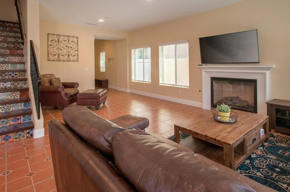 La Casa de Mickey 6 Bedrooms 4 Bathrooms Home