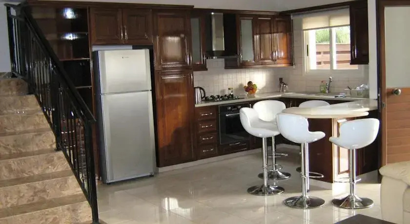 Avgi House