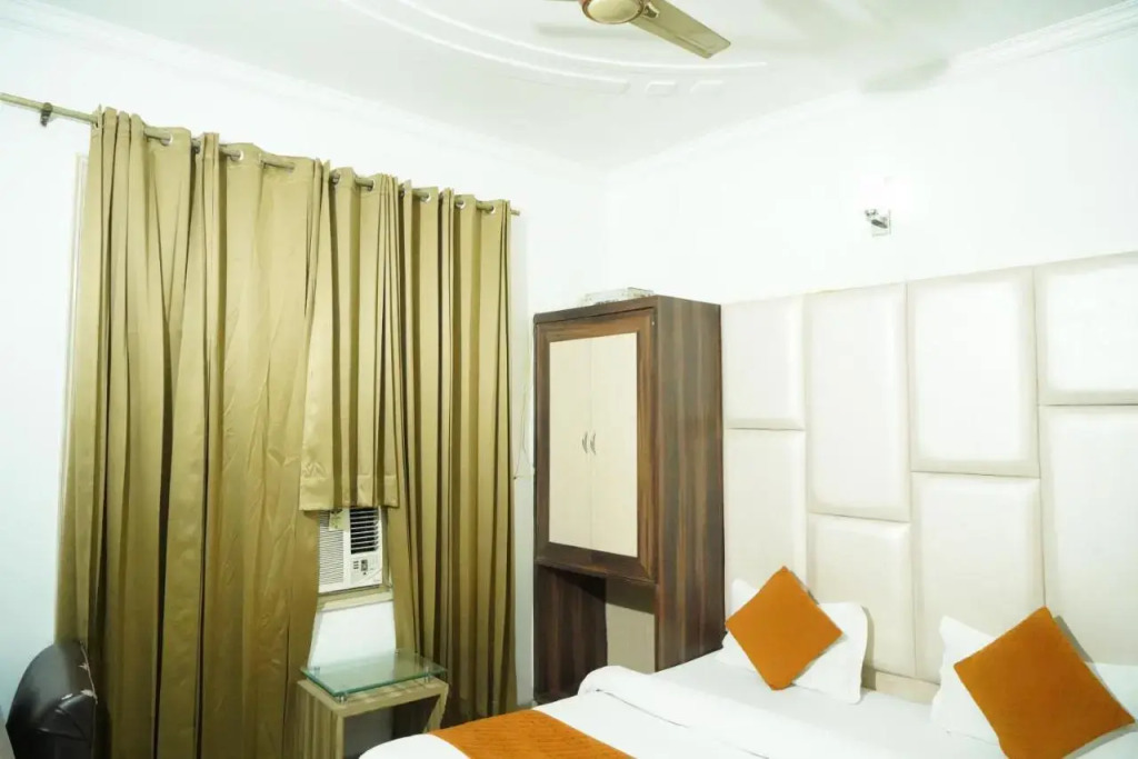 Hotel Malhotra inn 50 Meter from Golden Temple