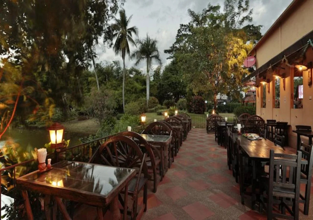 Charoen Hotel