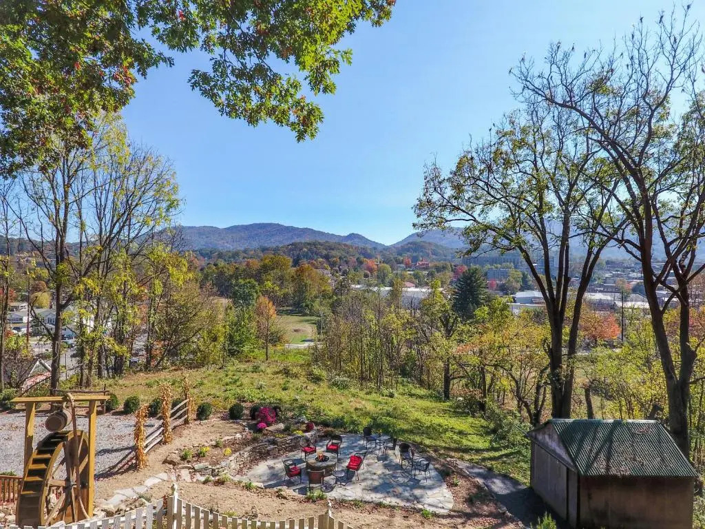 Oak Hill On Love Lane Bed and Breakfast Inn