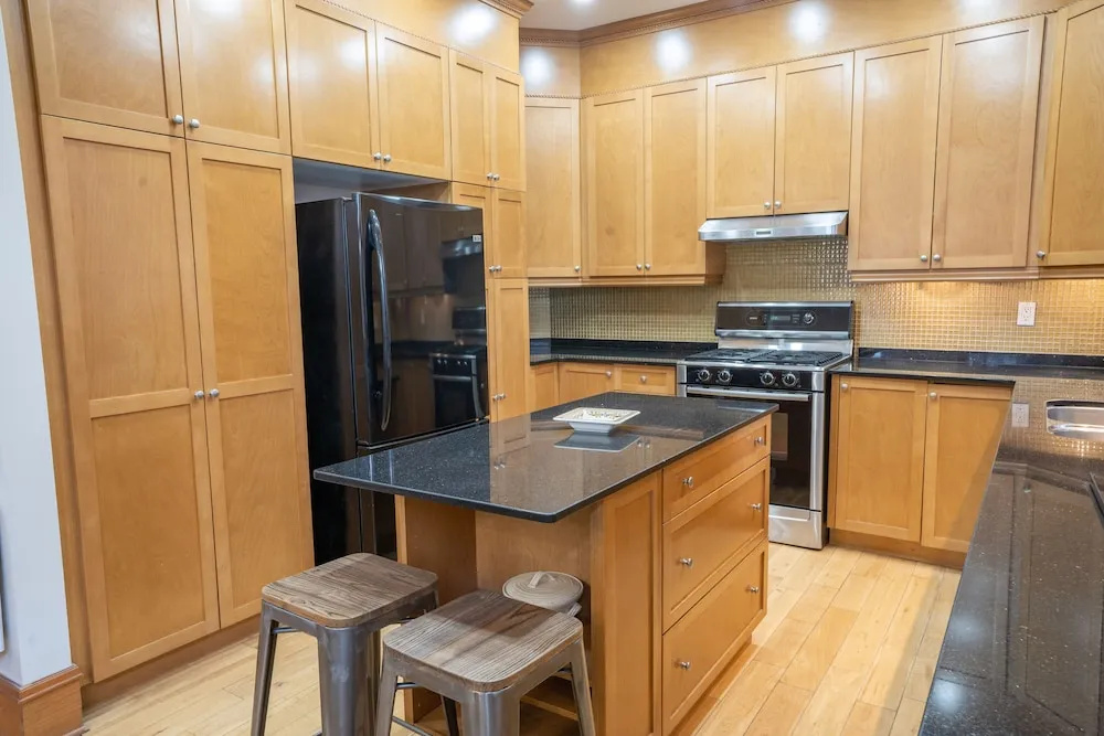 Chic 2BR near Little Italy 5min to Metro
