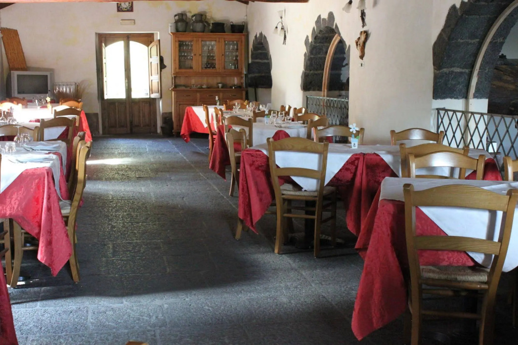 La pietra antica O munti