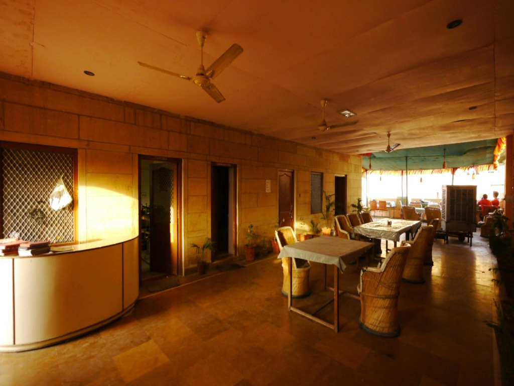 Hotel Roop Mahal