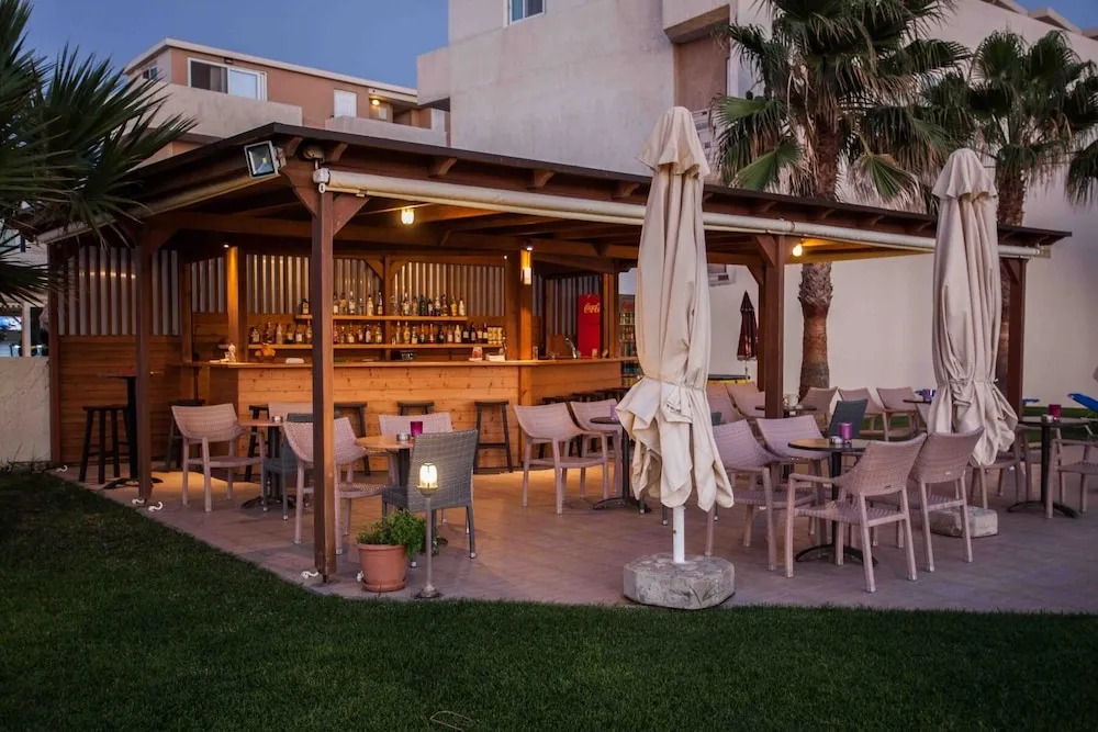 Ilian Beach & Apartments