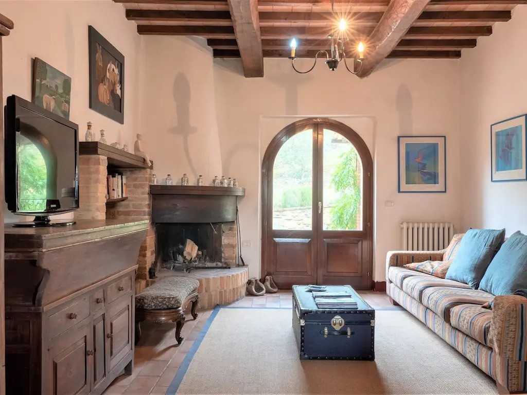 Beautiful Villa in San Giovanni del Pantano With Pool