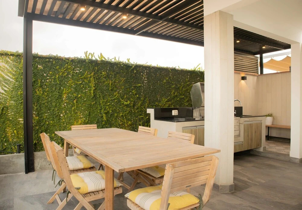 w Inviting 3BR w Balcony in Hip Miraflores