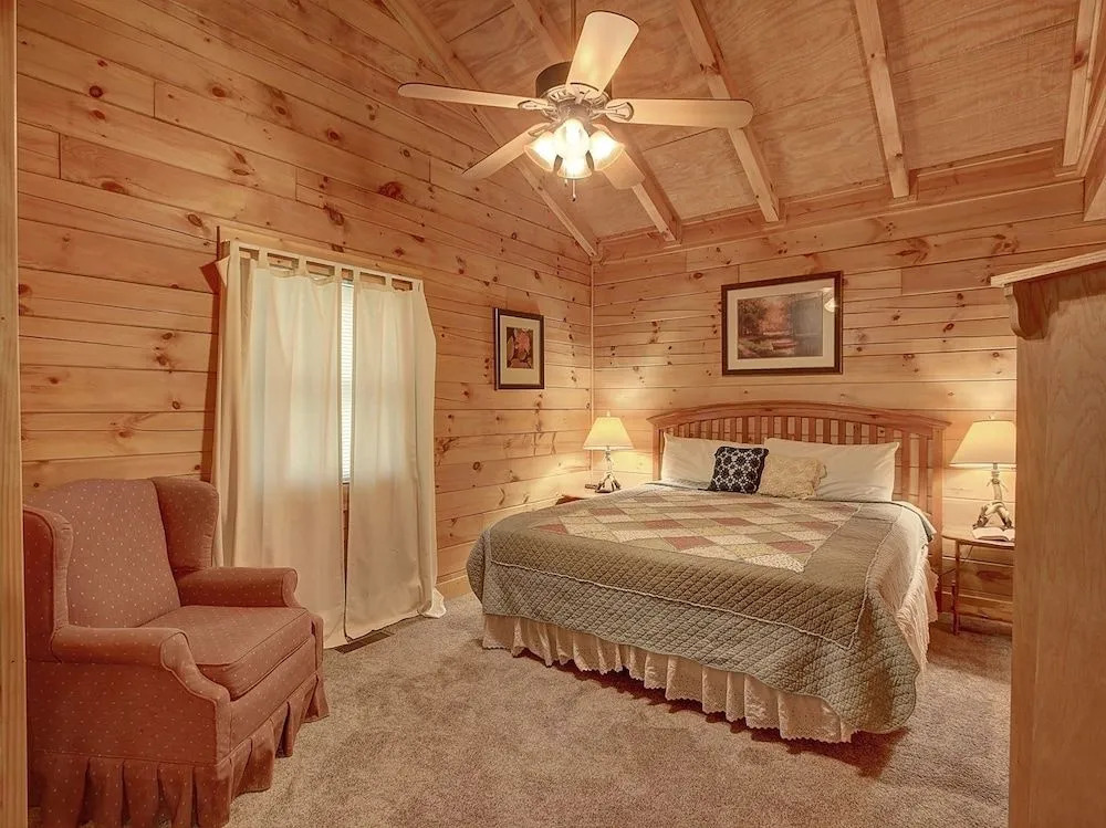 Hillside Haven 1 Bedroom 1 Bathroom Cabin