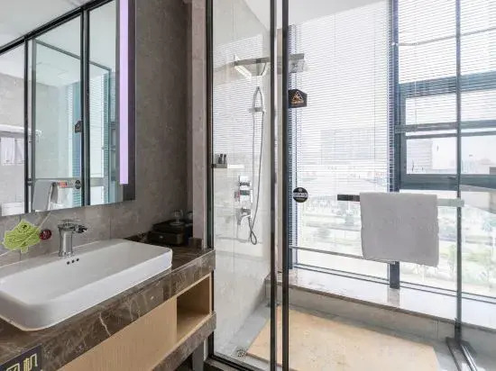 Elong R.YUN Hotel (Zhangshu Fortune Times Plaza)