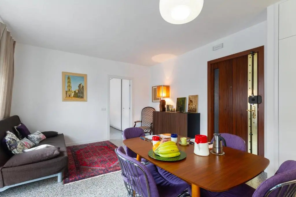 GuestHost - Inner City Apartments