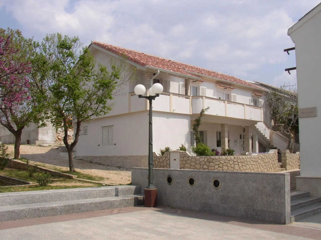 Luca - with nice courtyard - A1(4+2)
