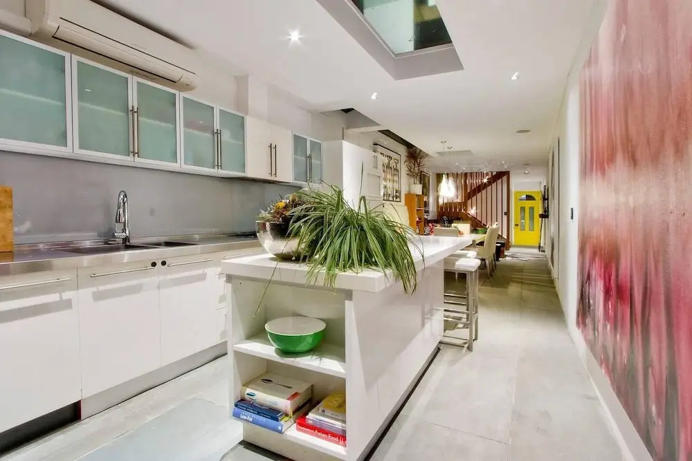 3 Storey Home Close Walk To Fox Studios SCG & City