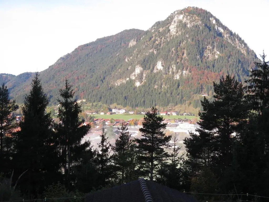 Dreimäderlhaus am Berg