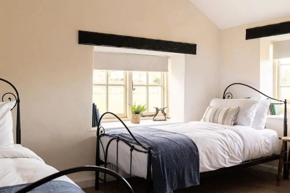 Cosy Yew Tree Cottage With Scenic Field Views