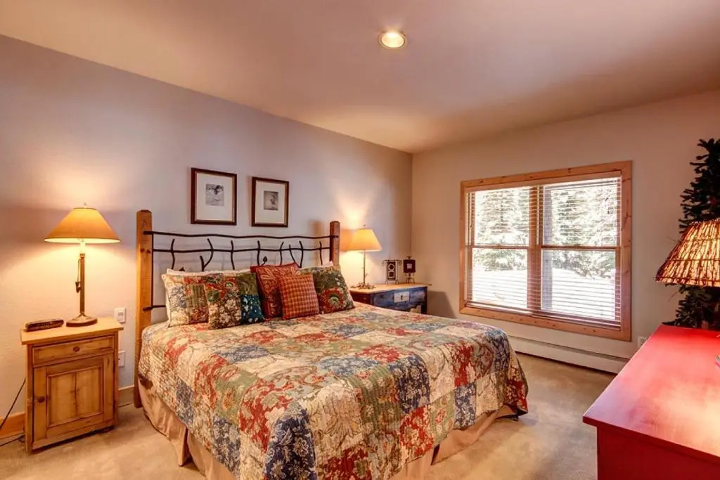 White Wolf Mountain Air Townhome: Elegant Retreat
