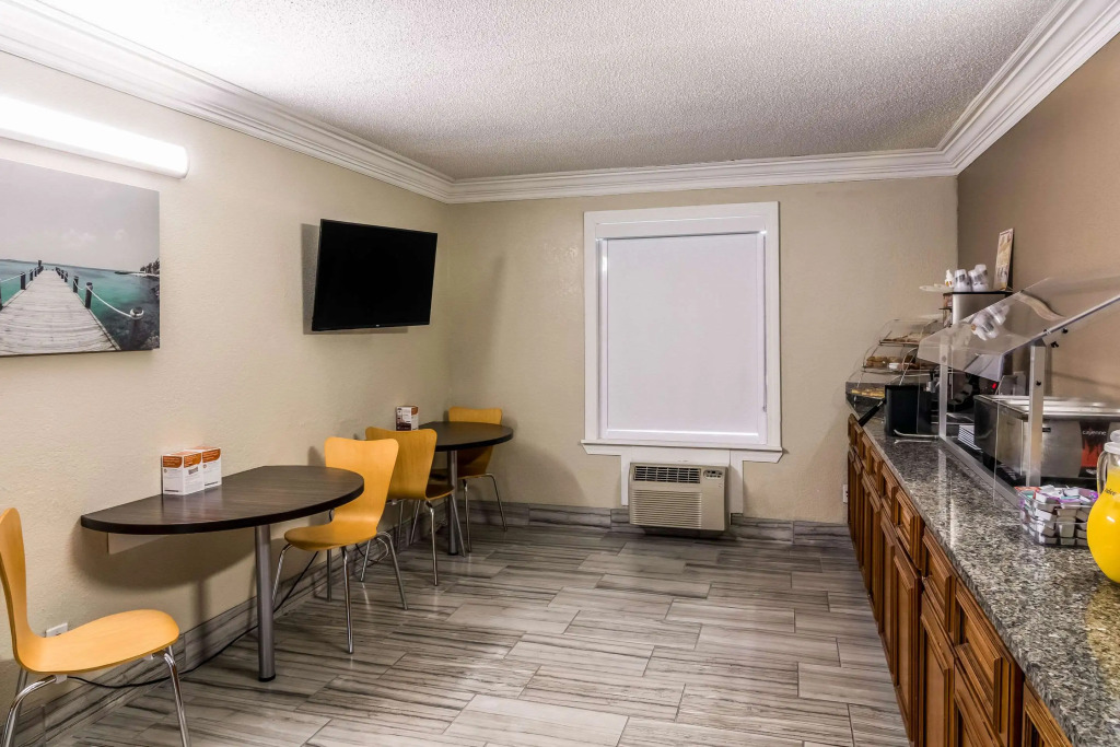 Howard Johnson Inn-Pensacola