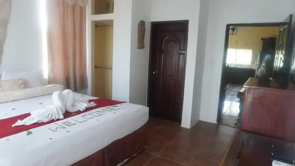 See Belize Waterside Sea View 2-bedroom Apartment w Balcony, Pool & Deck 2nd FL