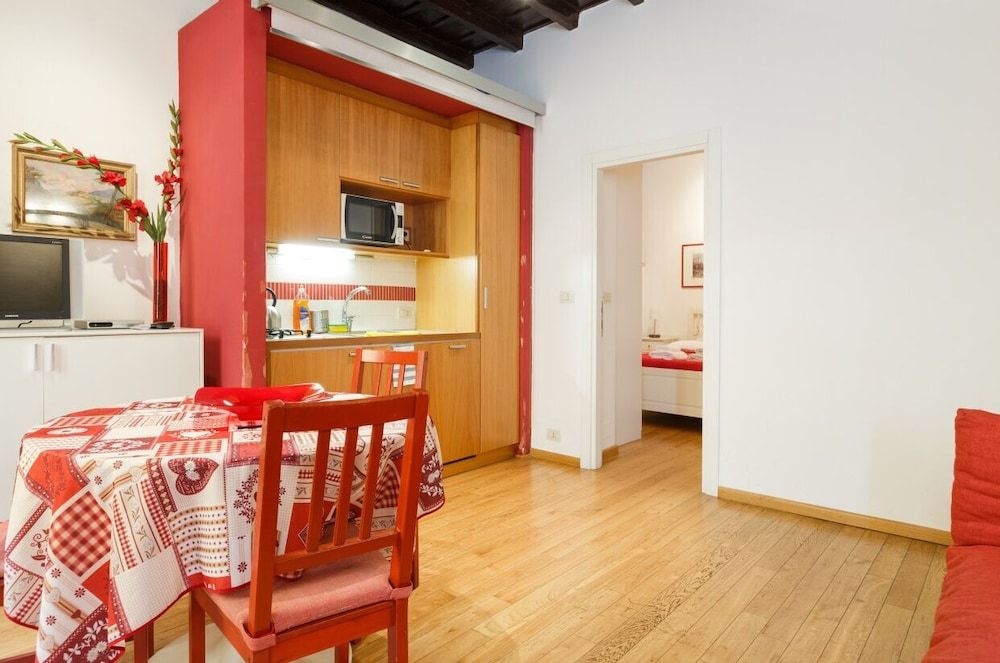 Palazzo Del Duca Piazza Navona Guest House
