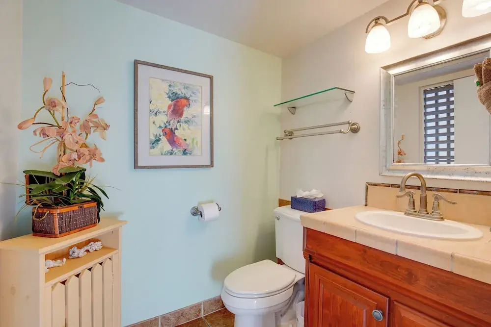 Kailua-kona Condo: Steps to Beach & Downtown!