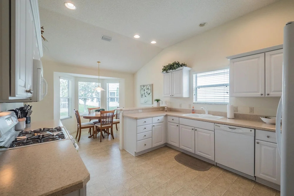 Limestone Avenue 1264 by White Pelican VR