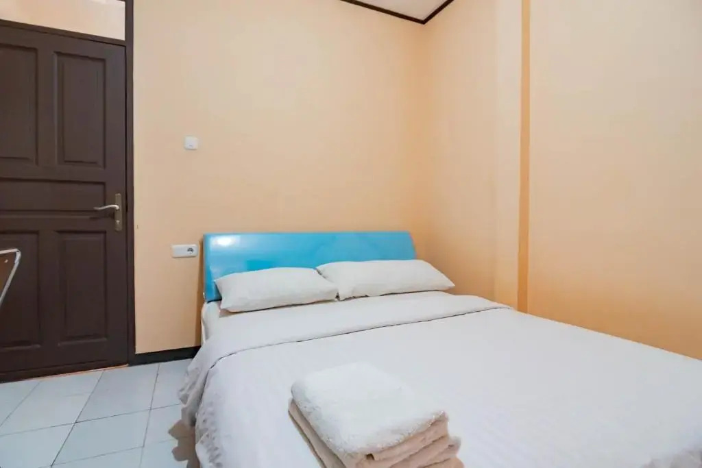 Shofy Guest House Mitra RedDoorz