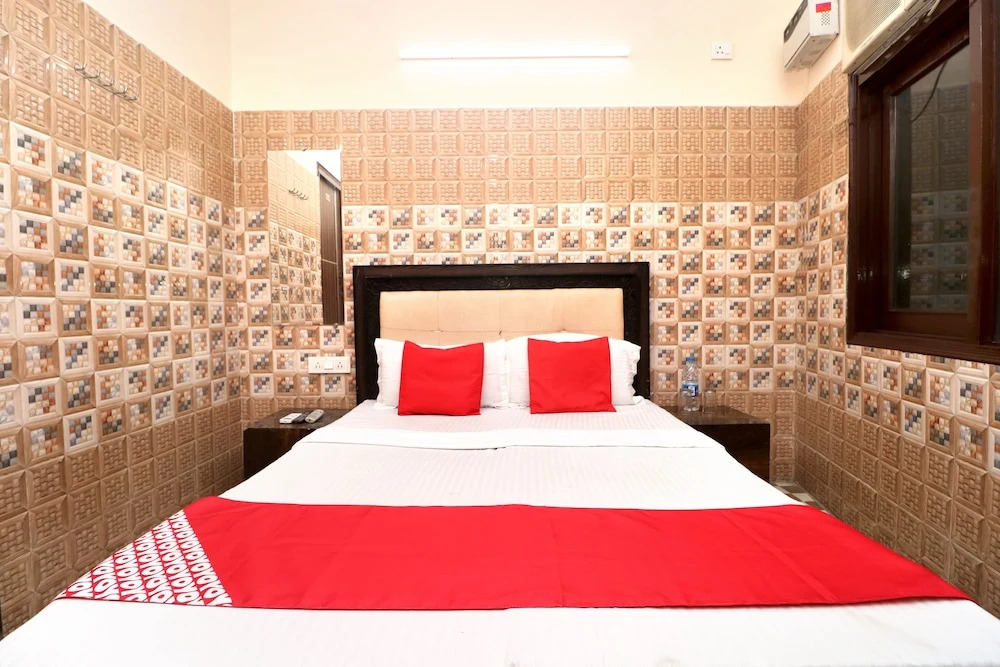 OYO 35497 Hotel Kapoor Residency
